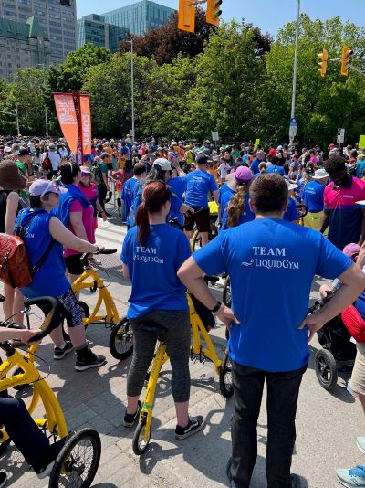 The team gathered in blue shirts before the ride