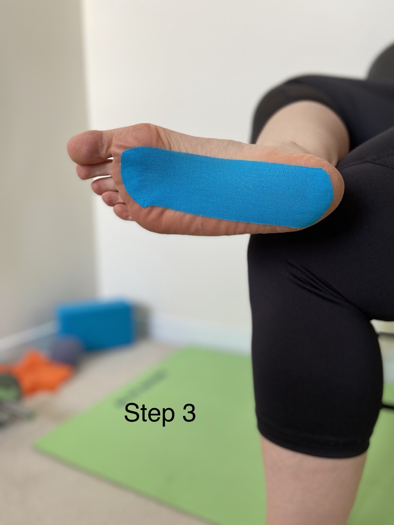 The long strip laid along the sole, finishing below the toes
