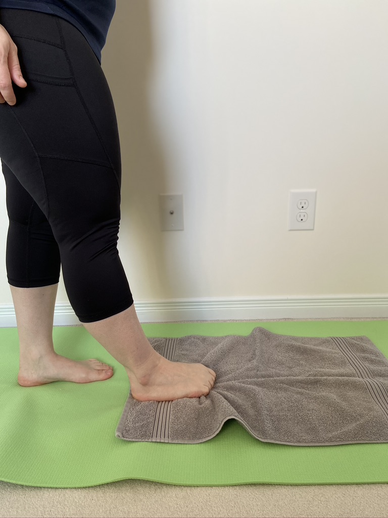 Towel crunches, close view of the foot gathering the towel